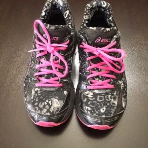 ASICS Breast Cancer awareness shoes